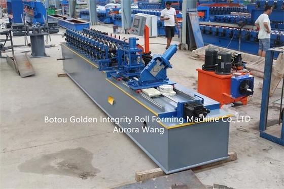 機械2.3KW Sevo追跡の切断を形作る45m/Min Cのスタッド ロール